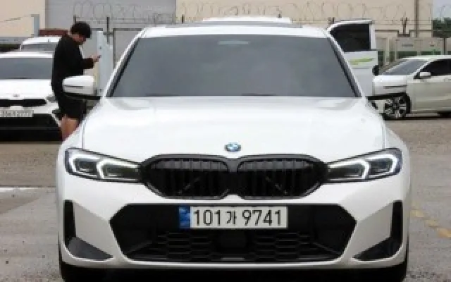 수원중고차사고팔기 3시리즈 (G20) 320i M 스포츠 매물 사진 12 - 2023/01 53,639km